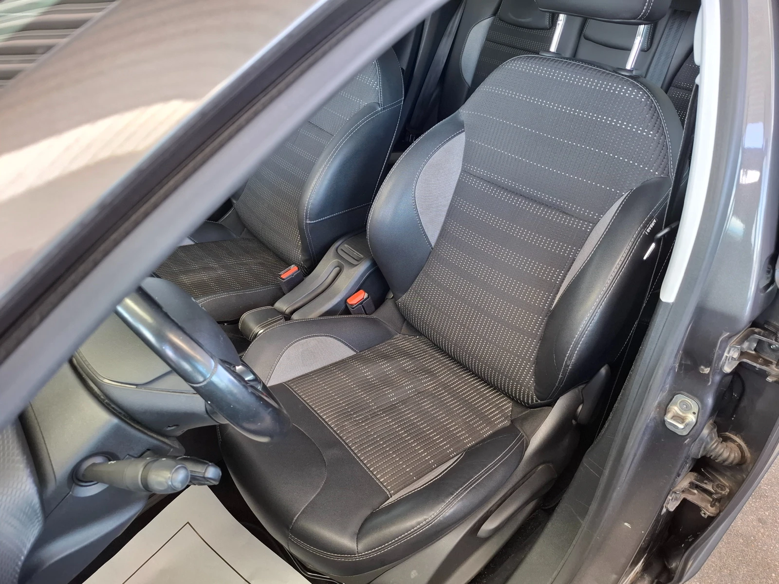 Peugeot 2008 1.2 FaceLift АВТОМАТИК CAMERA NAVI EURO6  - изображение 6