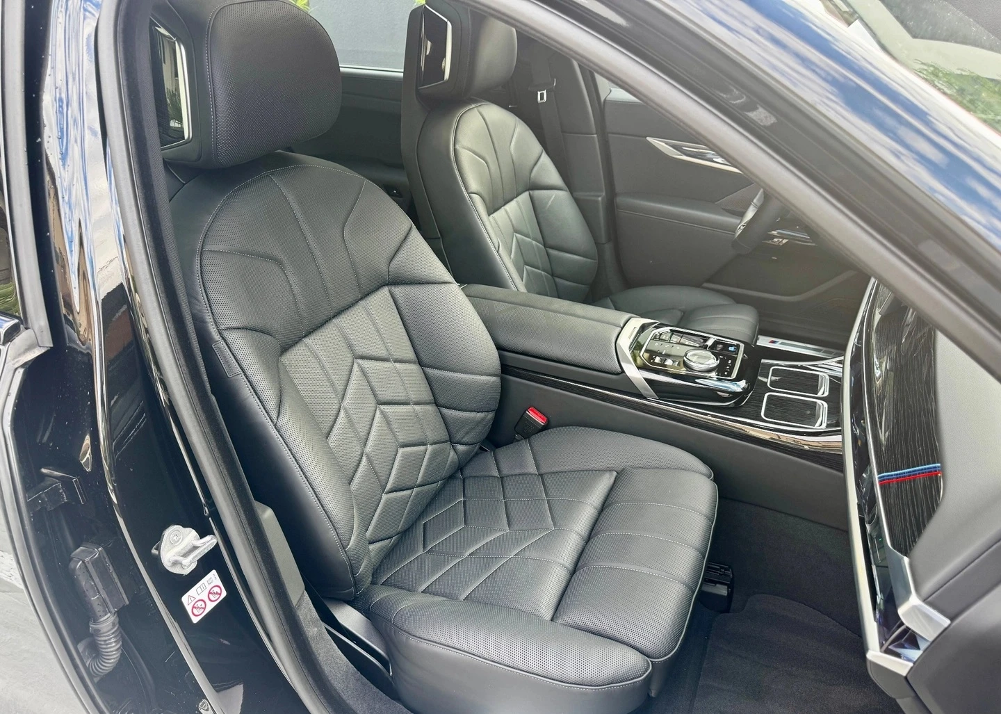 BMW i7 xDrive60 M-Sport, снимка 5 - Автомобили и джипове - 54040548