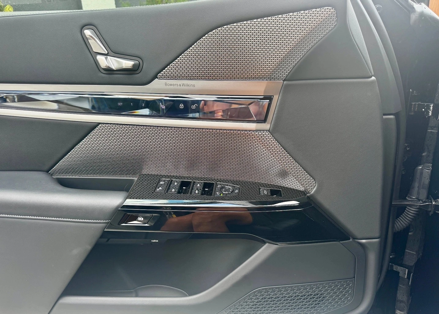 BMW i7 xDrive60 M-Sport, снимка 9 - Автомобили и джипове - 54040548