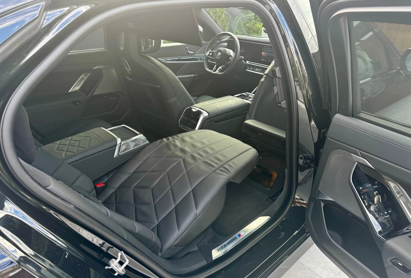 BMW i7 xDrive60 M-Sport, снимка 7 - Автомобили и джипове - 54040548