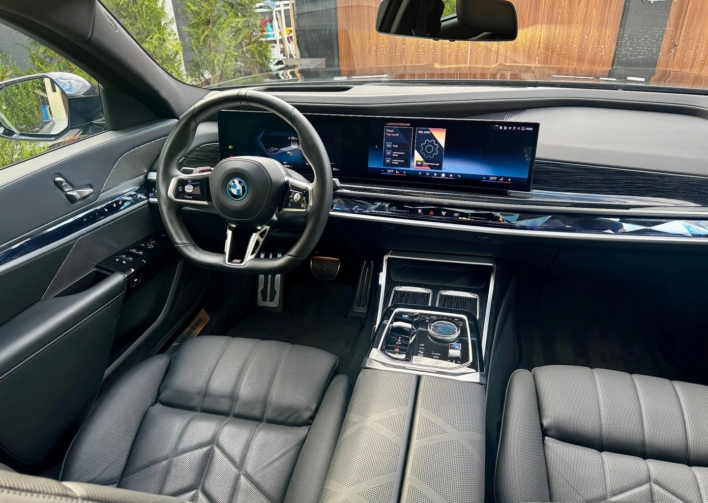 BMW i7 xDrive60 M-Sport, снимка 4 - Автомобили и джипове - 54040548