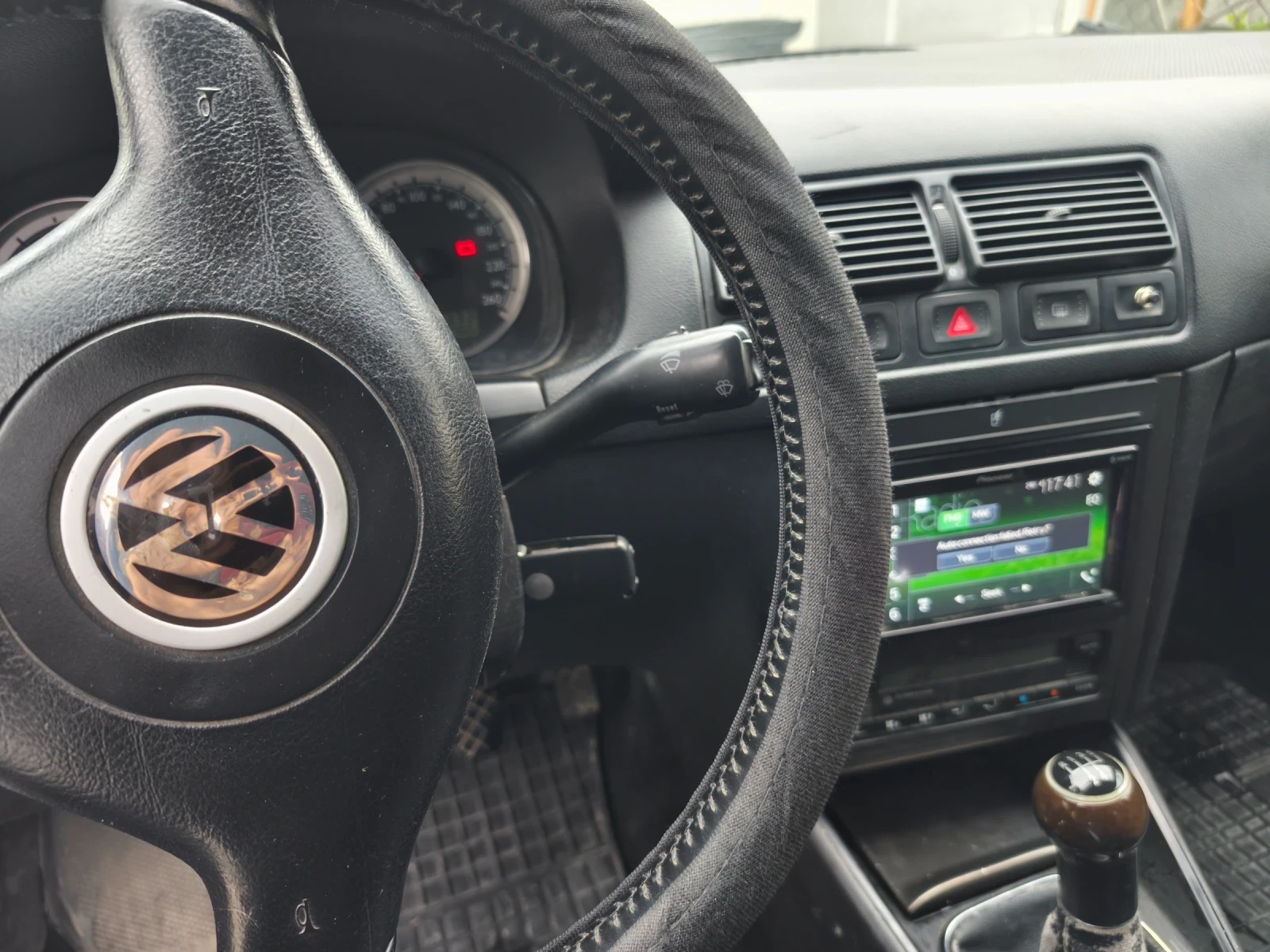 VW Bora, снимка 7 - Автомобили и джипове - 54484444