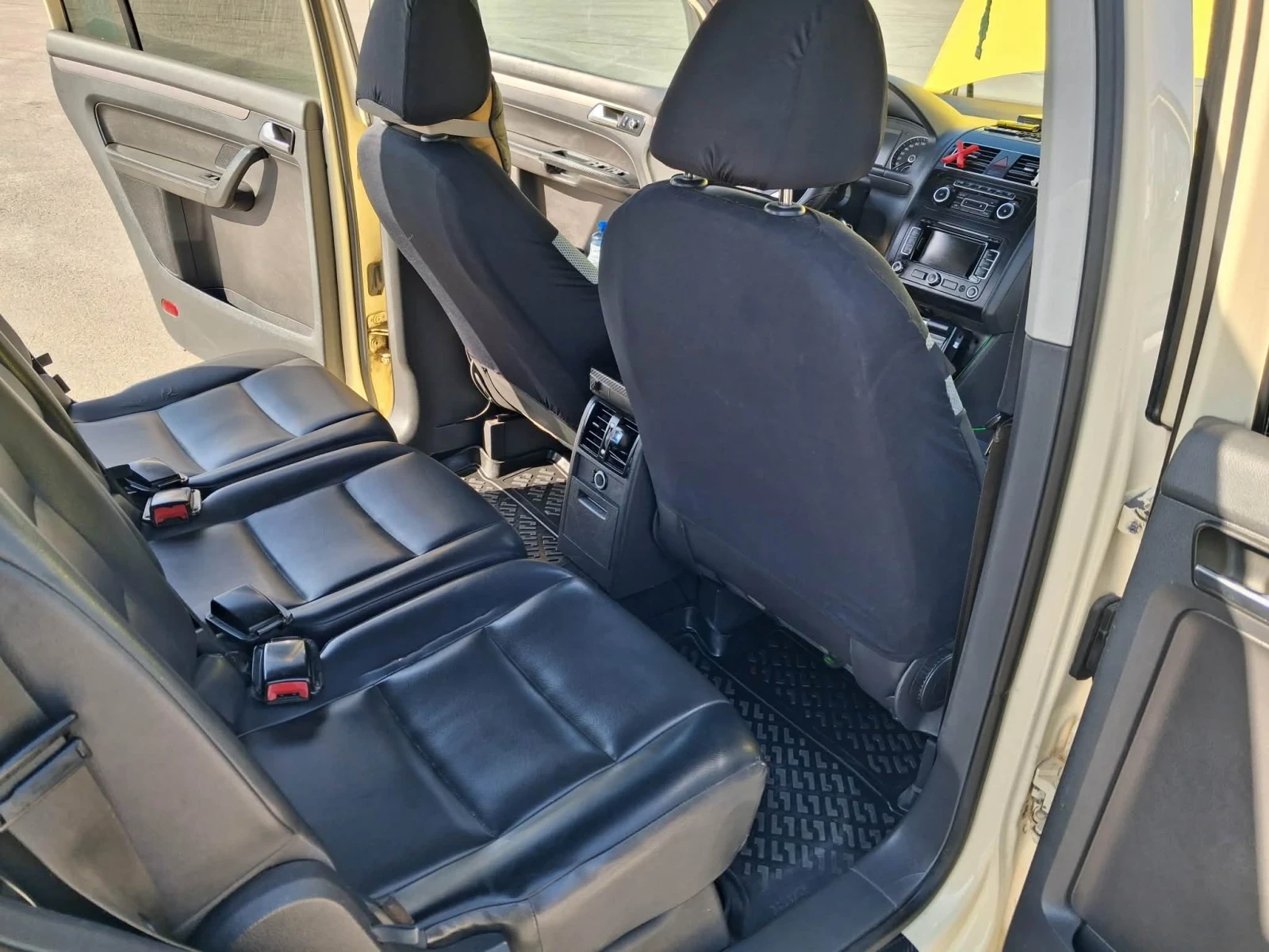 VW Touran Лек, снимка 15 - Автомобили и джипове - 54729154