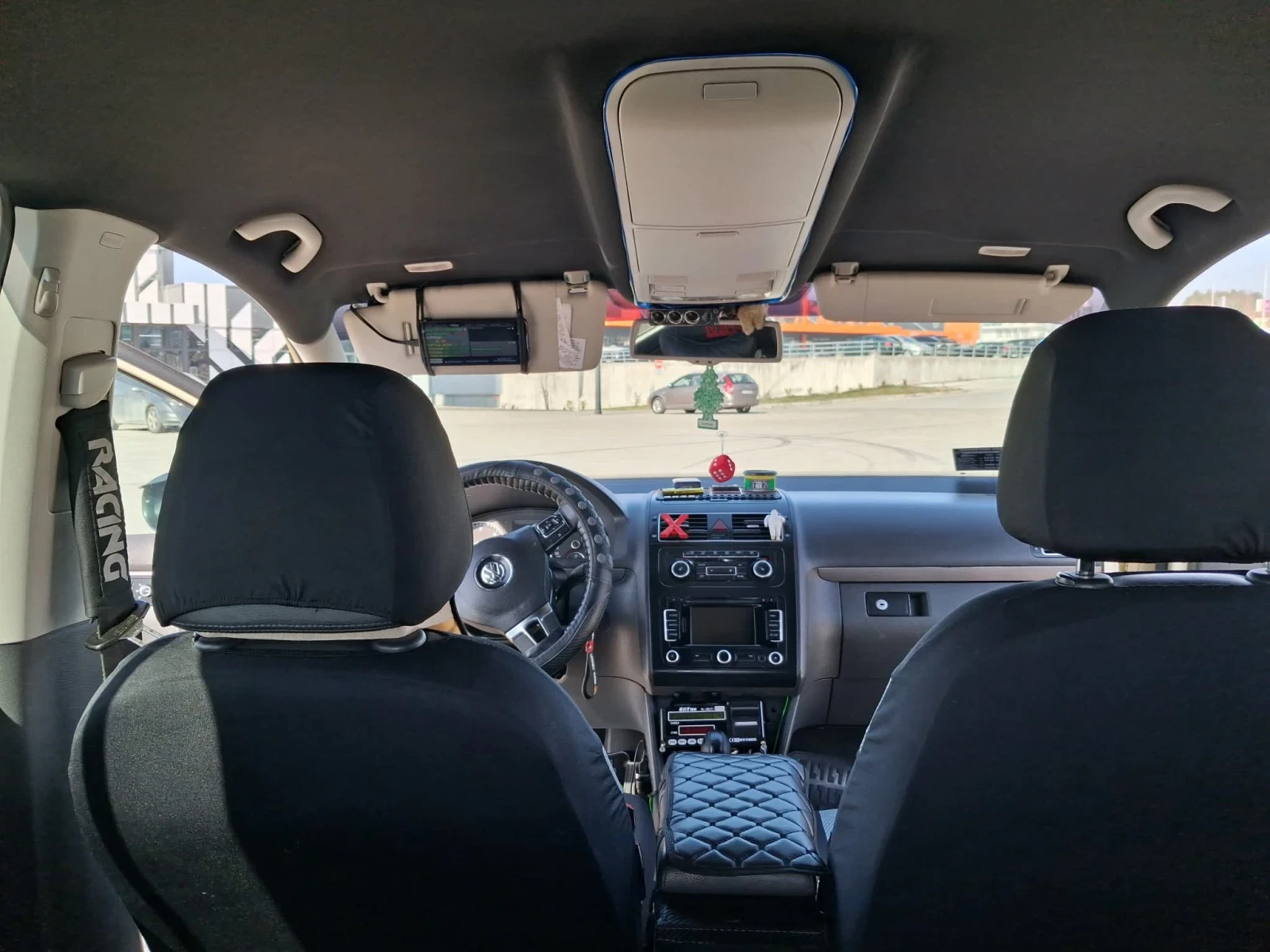 VW Touran Лек, снимка 17 - Автомобили и джипове - 54729154