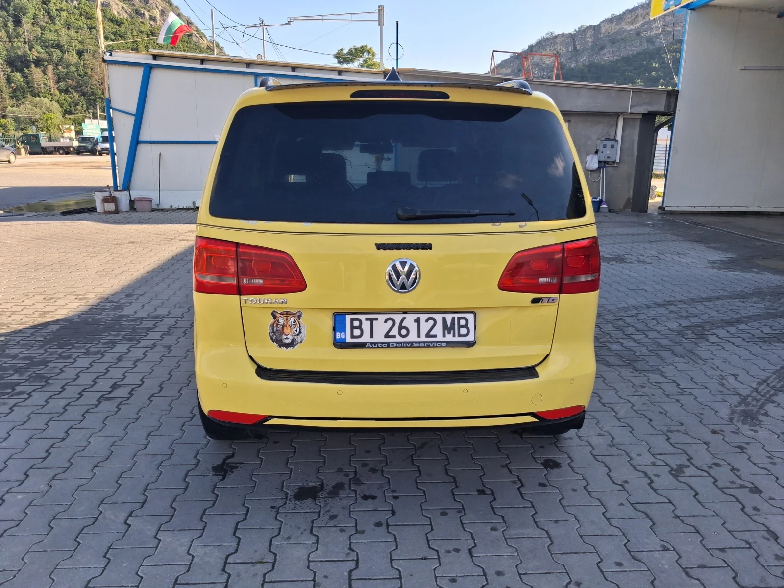 VW Touran Лек, снимка 5 - Автомобили и джипове - 54729154