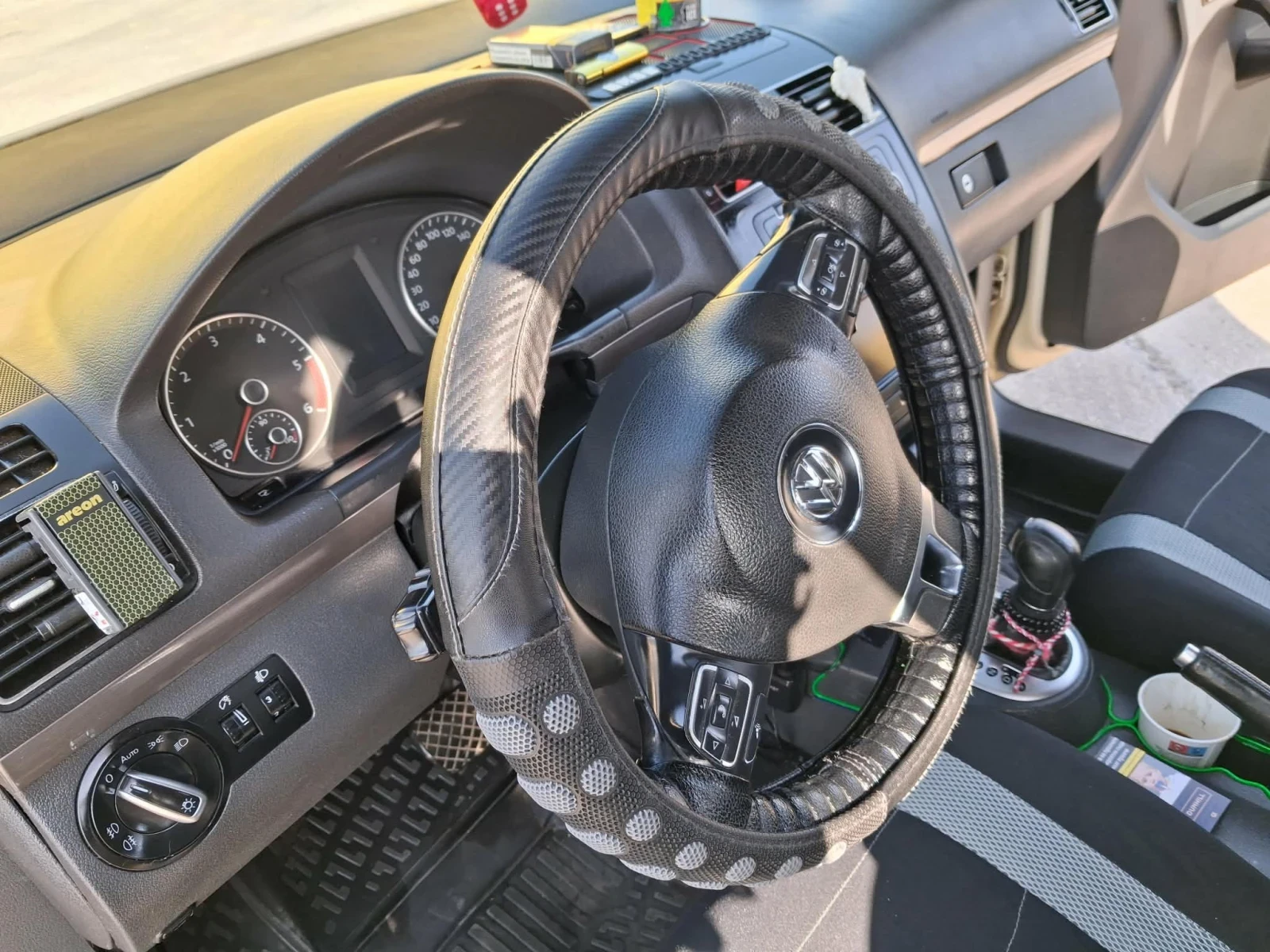 VW Touran Лек, снимка 13 - Автомобили и джипове - 54729154