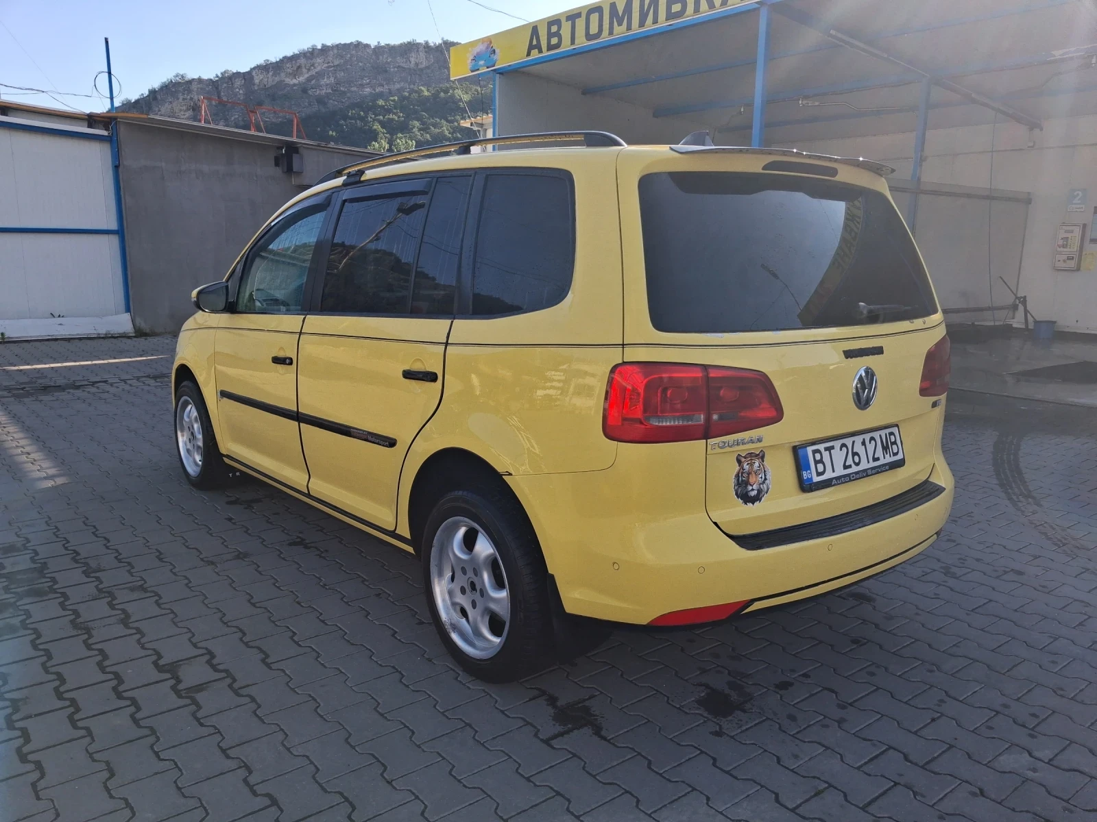 VW Touran Лек, снимка 11 - Автомобили и джипове - 54729154