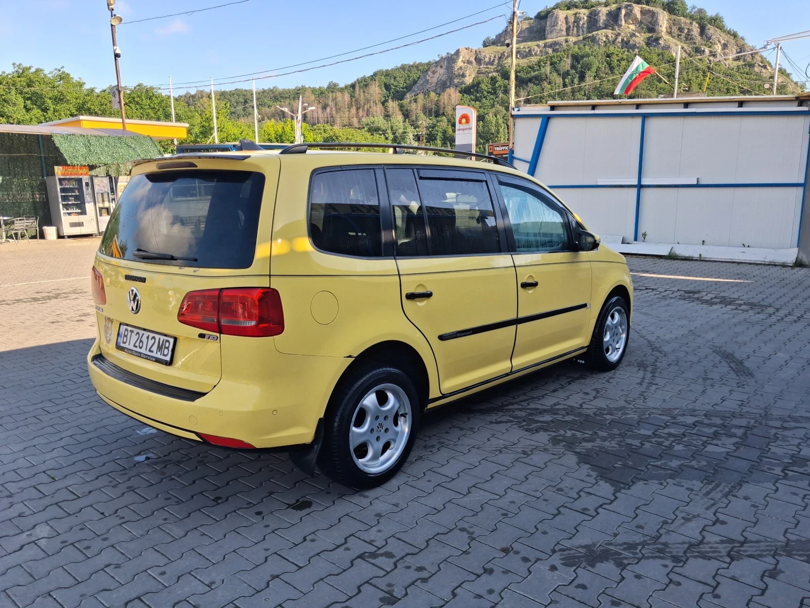 VW Touran Лек, снимка 7 - Автомобили и джипове - 54729154
