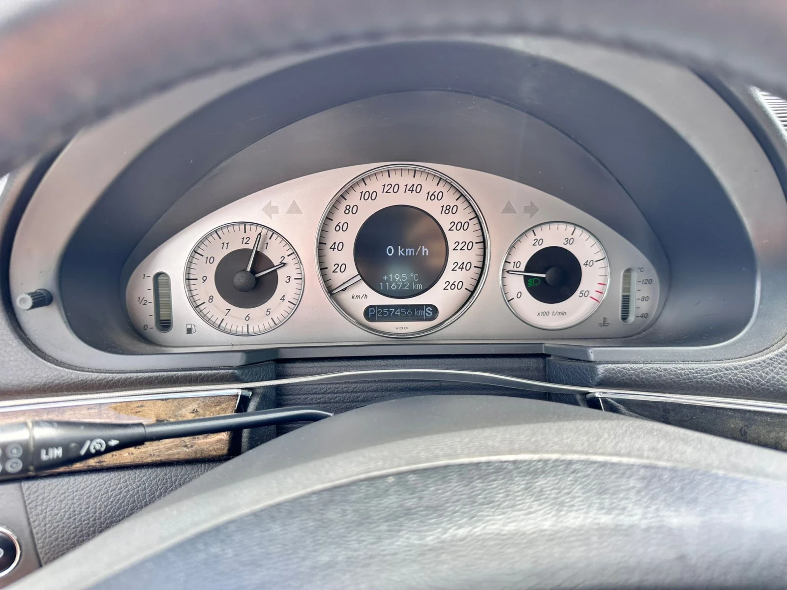 Mercedes-Benz E 220, снимка 9 - Автомобили и джипове - 56045817