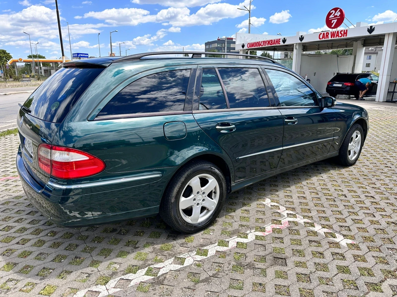 Mercedes-Benz E 220, снимка 3 - Автомобили и джипове - 56045817