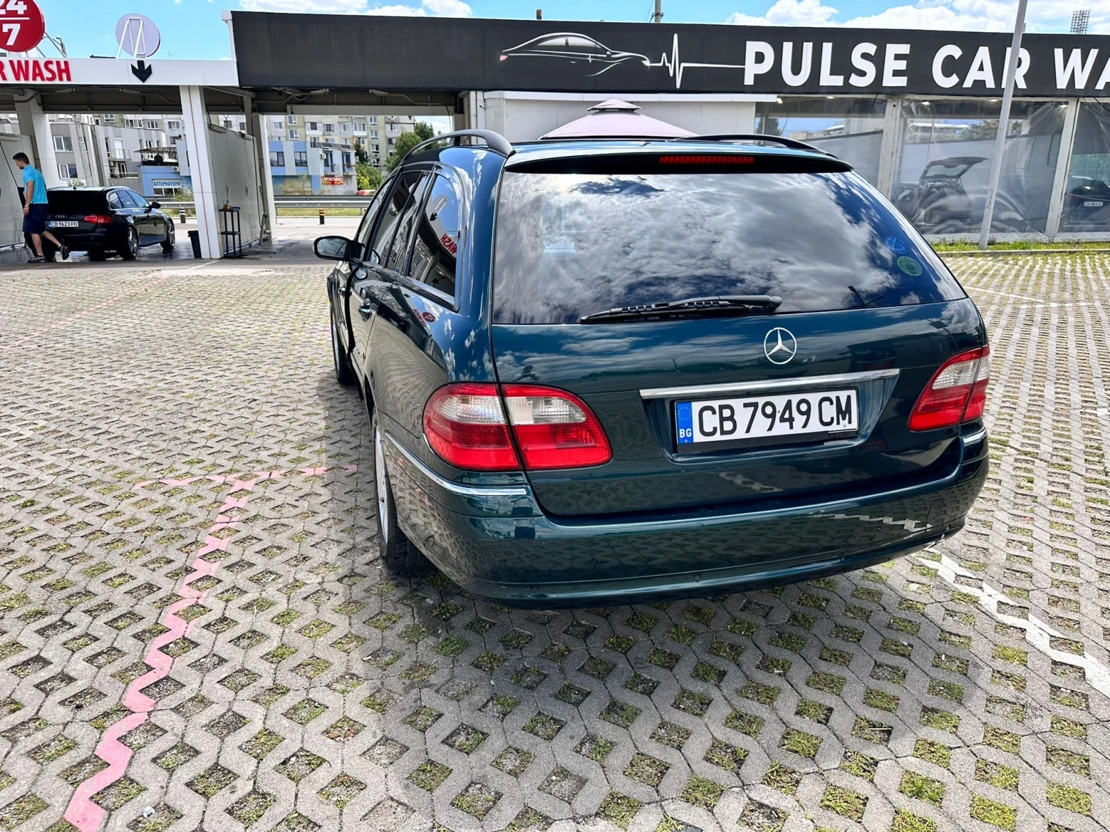 Mercedes-Benz E 220, снимка 2 - Автомобили и джипове - 56045817