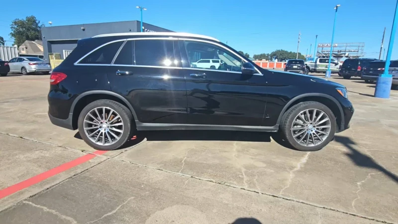 Mercedes-Benz GLC 300 КРАЙНА ЦЕНА ДО БЪЛГАРИЯ!!!, снимка 4 - Автомобили и джипове - 48083639