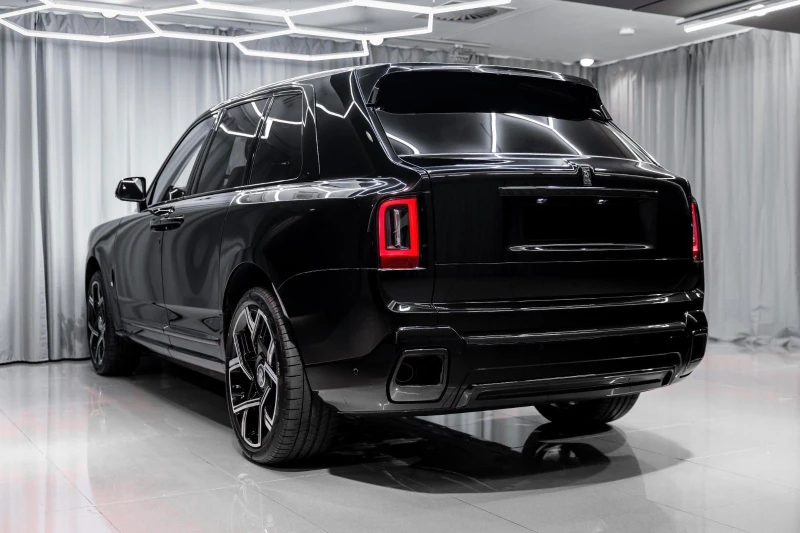 Rolls-Royce Cullinan BLACK BADGE/SERIES II/FACELIFT/4-SEATS/STARLIGHT/, снимка 5 - Автомобили и джипове - 49130936