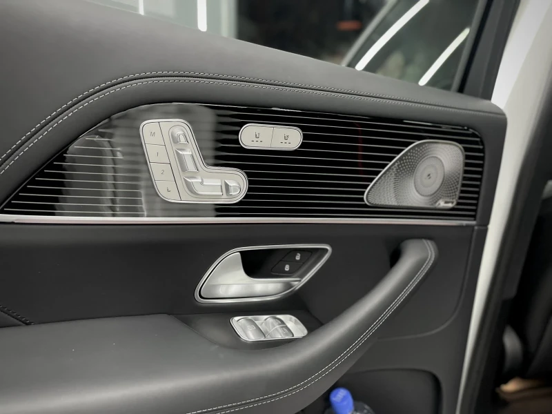 Mercedes-Benz GLS 600 Maybach / 4-seat / Two-tone paintwork, снимка 16 - Автомобили и джипове - 49638393