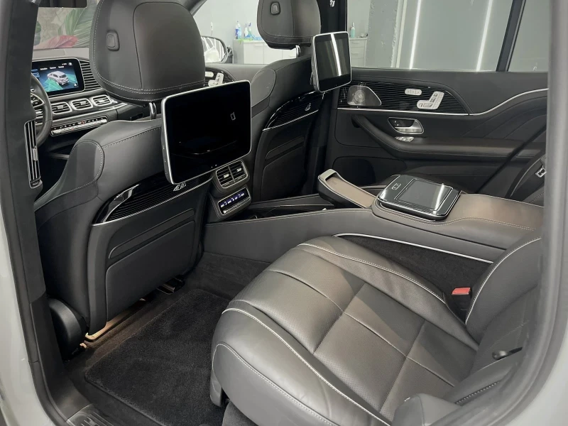 Mercedes-Benz GLS 600 Maybach / 4-seat / Two-tone paintwork, снимка 13 - Автомобили и джипове - 49638393