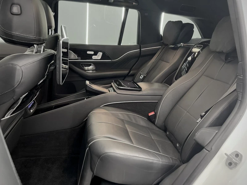 Mercedes-Benz GLS 600 Maybach / 4-seat / Two-tone paintwork, снимка 11 - Автомобили и джипове - 49638393