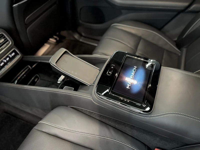 Mercedes-Benz GLS 600 Maybach / 4-seat / Two-tone paintwork, снимка 14 - Автомобили и джипове - 49638393