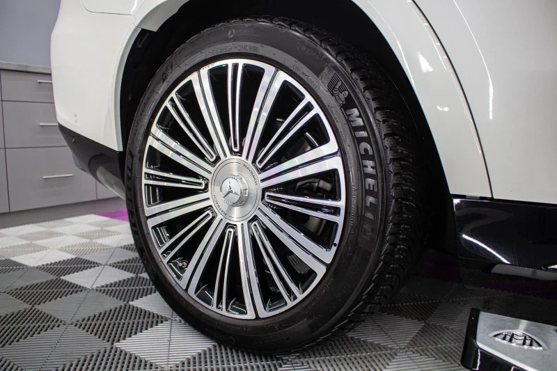 Mercedes-Benz GLS 600 Maybach / 4-seat / Two-tone paintwork, снимка 5 - Автомобили и джипове - 49638393