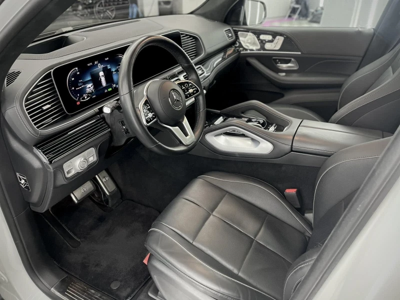 Mercedes-Benz GLS 600 Maybach / 4-seat / Two-tone paintwork, снимка 8 - Автомобили и джипове - 49638393