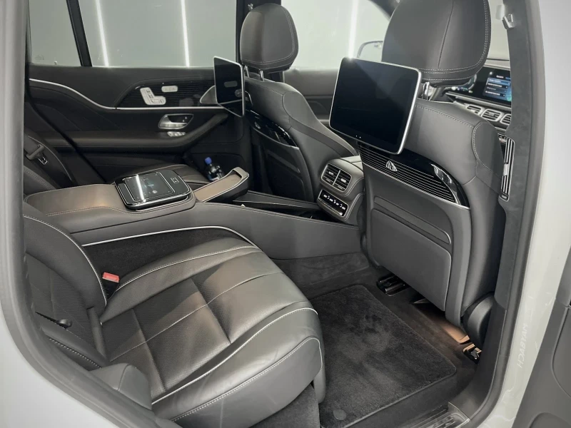 Mercedes-Benz GLS 600 Maybach / 4-seat / Two-tone paintwork, снимка 17 - Автомобили и джипове - 49638393