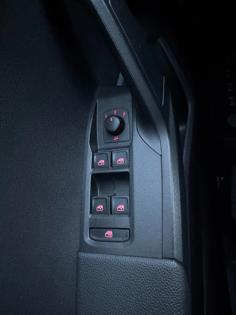 Seat Arona 1.0 TSI DSG Xcellence, ПЪРВИ СОБСТВЕНИК, снимка 8 - Автомобили и джипове - 53194495