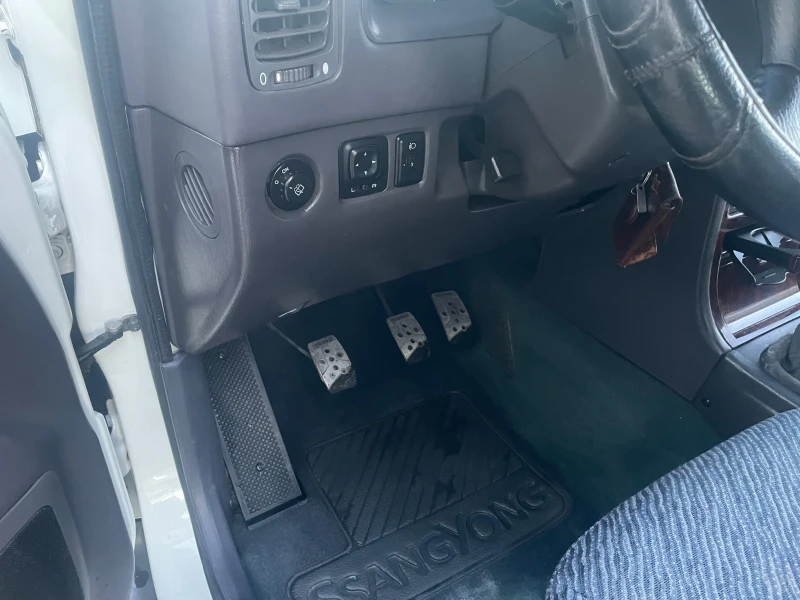 SsangYong Korando 2.0 бензин 128кс клима уникат без точка ръжда, снимка 7 - Автомобили и джипове - 53405566