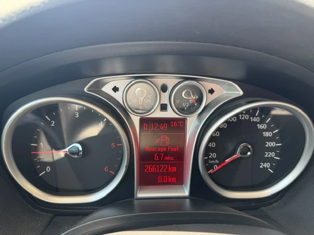 Ford Kuga 2.0TDCI 4x4, снимка 13 - Автомобили и джипове - 54315340