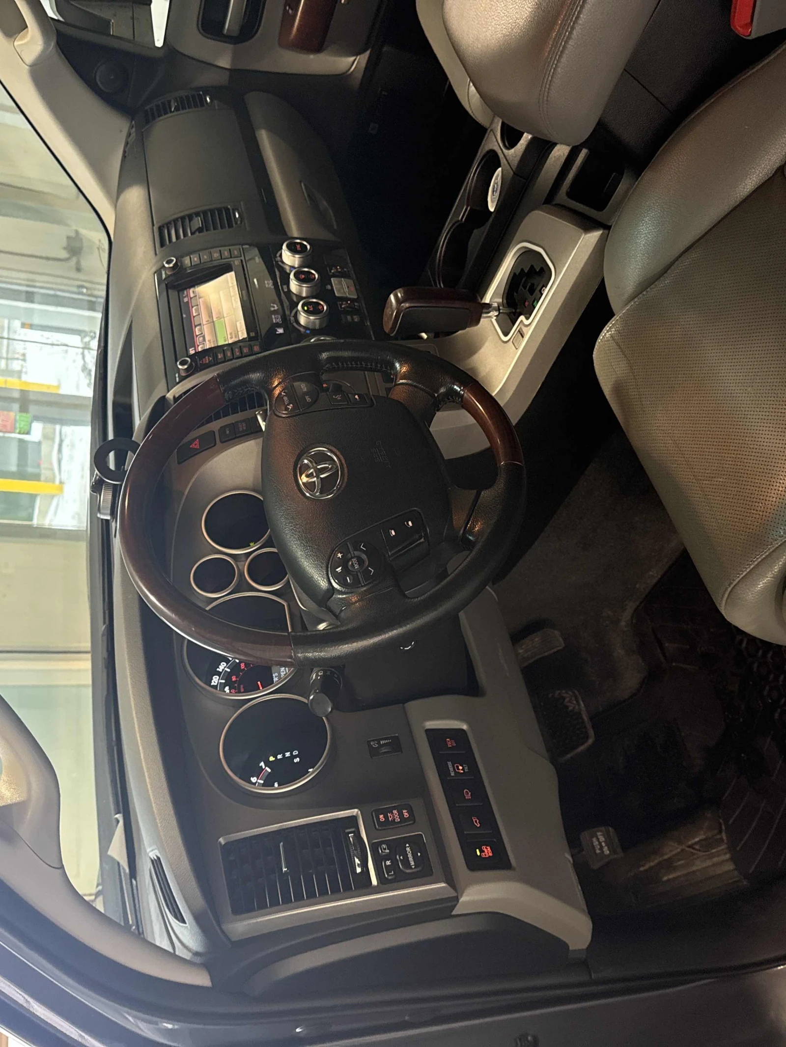 Toyota Sequoia 5.7 PLATINUM - изображение 6