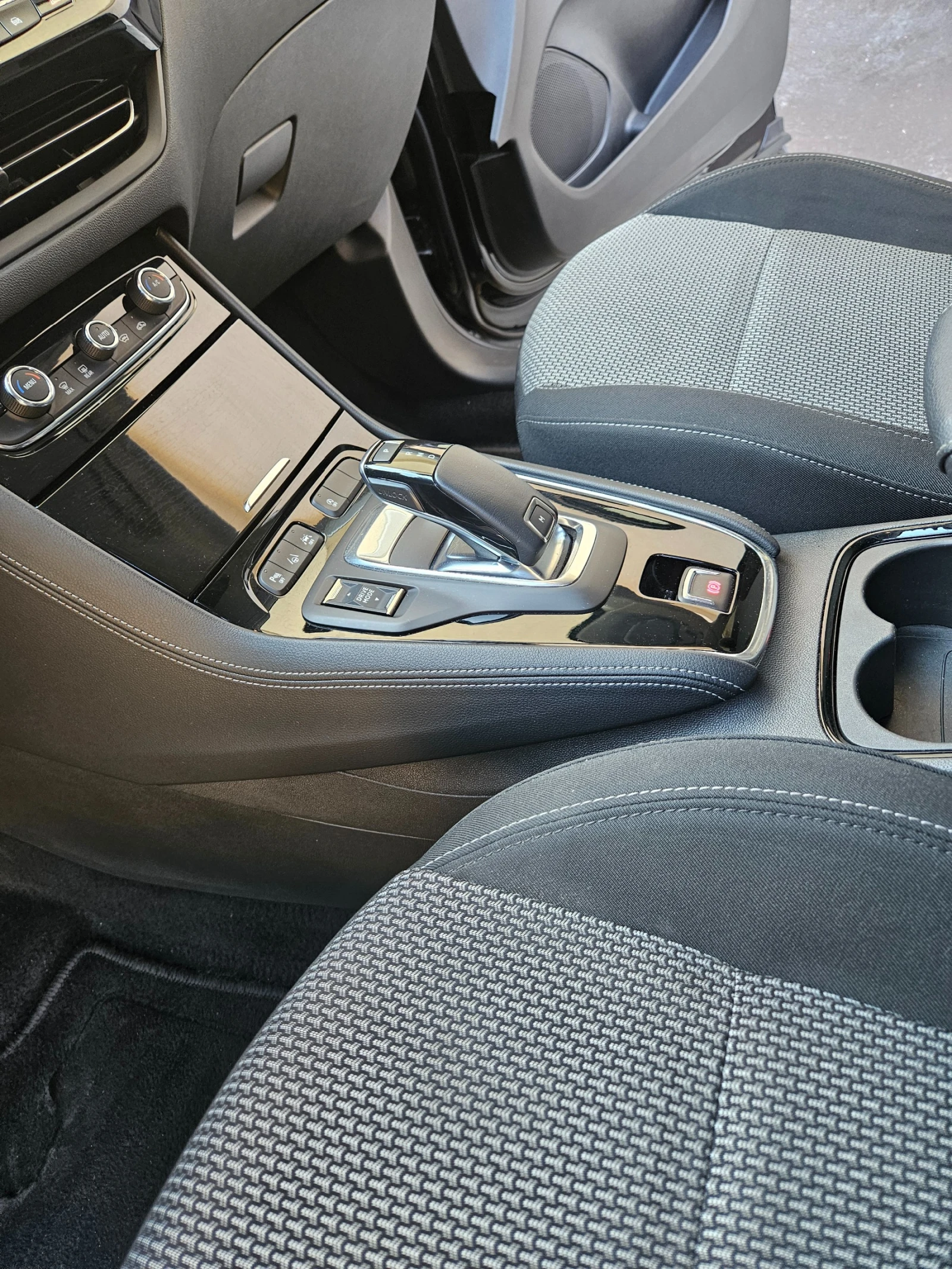 Opel Grandland 1.5d AT8 Business Edition, снимка 3 - Автомобили и джипове - 54369909