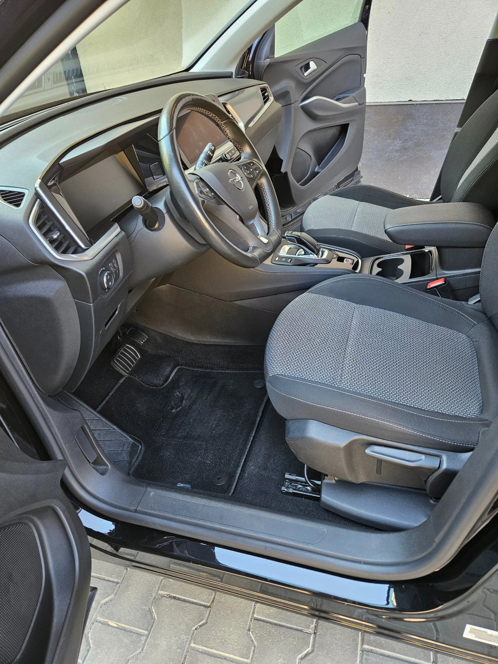 Opel Grandland 1.5d AT8 Business Edition, снимка 2 - Автомобили и джипове - 54369909