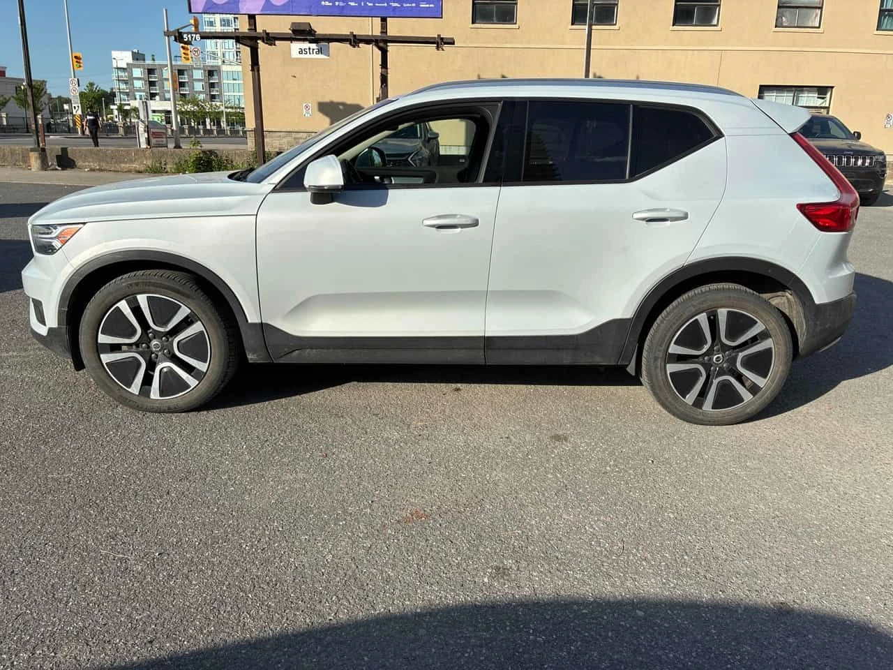 Volvo XC40 | Momentum | ПОДГРЕВ | ПАНОРАМА | CARFAX | , снимка 2 - Автомобили и джипове - 54834098