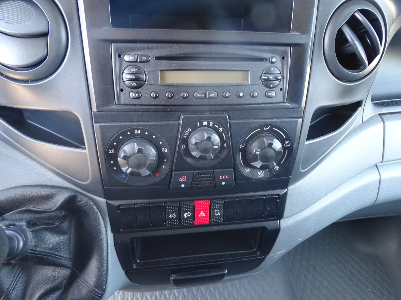 Iveco 35c18 * * 115 682 км* * 3.0HPI  КАТ. * Б* КЛИМАТИК* , снимка 12 - Бусове и автобуси - 55210771