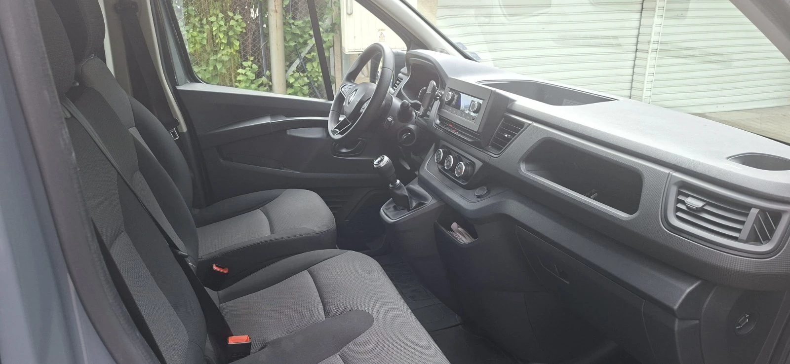 Renault Trafic 8+ 1, снимка 3 - Бусове и автобуси - 56250229