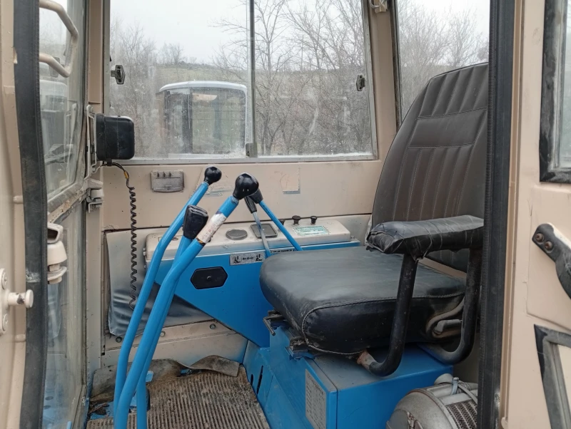 Багер Hitachi EX24, снимка 11 - Индустриална техника - 53122886