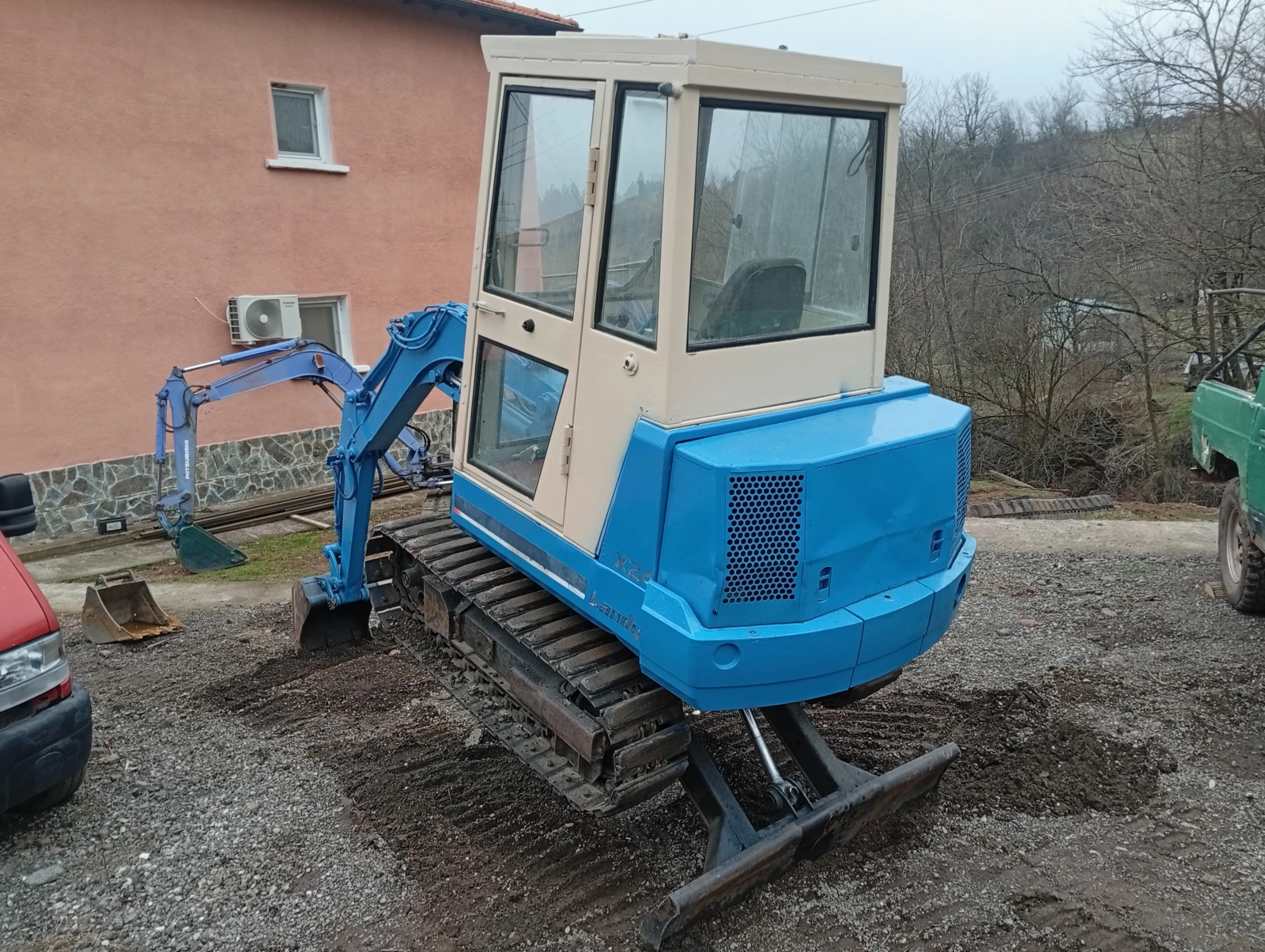 Багер Hitachi EX24, снимка 1