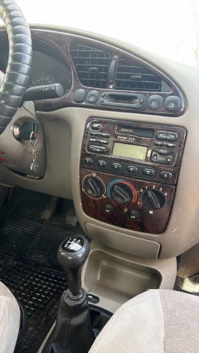 Ford Fiesta 1.4i, снимка 7 - Автомобили и джипове - 53608571