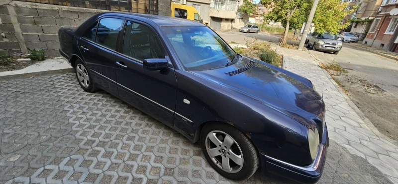 Mercedes-Benz E 200 Е 200 АГУ, снимка 2 - Автомобили и джипове - 47785998