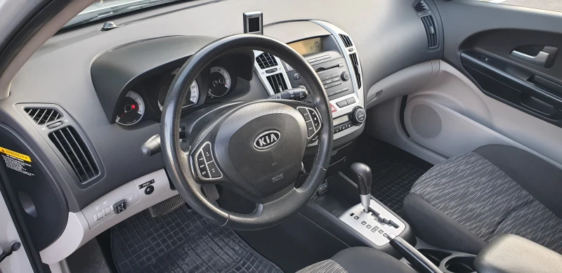 Kia Ceed 1.6 Газ Автоматик, снимка 1 - Автомобили и джипове - 48002205