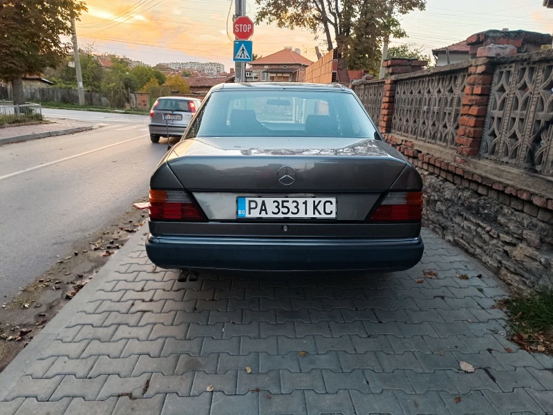 Mercedes-Benz 124 2.3i, снимка 3 - Автомобили и джипове - 49580502