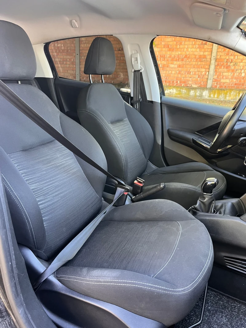 Peugeot 208 1.0i, снимка 7 - Автомобили и джипове - 52472415