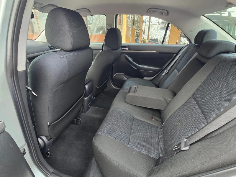 Toyota Avensis 1.8i/Лизинг, снимка 10 - Автомобили и джипове - 53233182