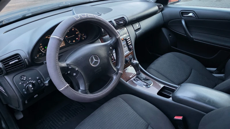 Mercedes-Benz C 220 2.2-150кс, снимка 9 - Автомобили и джипове - 53531041