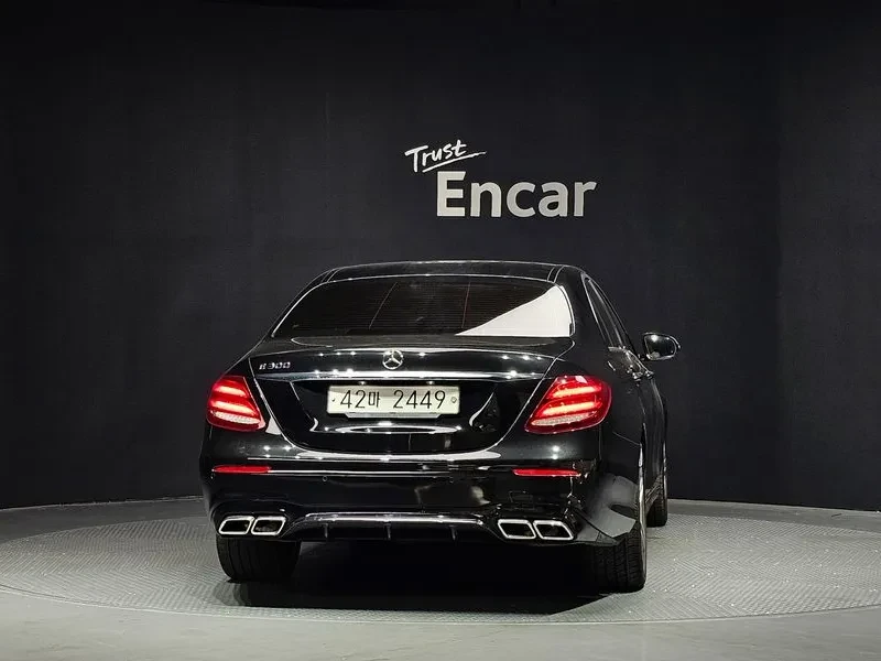 Mercedes-Benz E 300 Amg Line, снимка 4 - Автомобили и джипове - 55138236