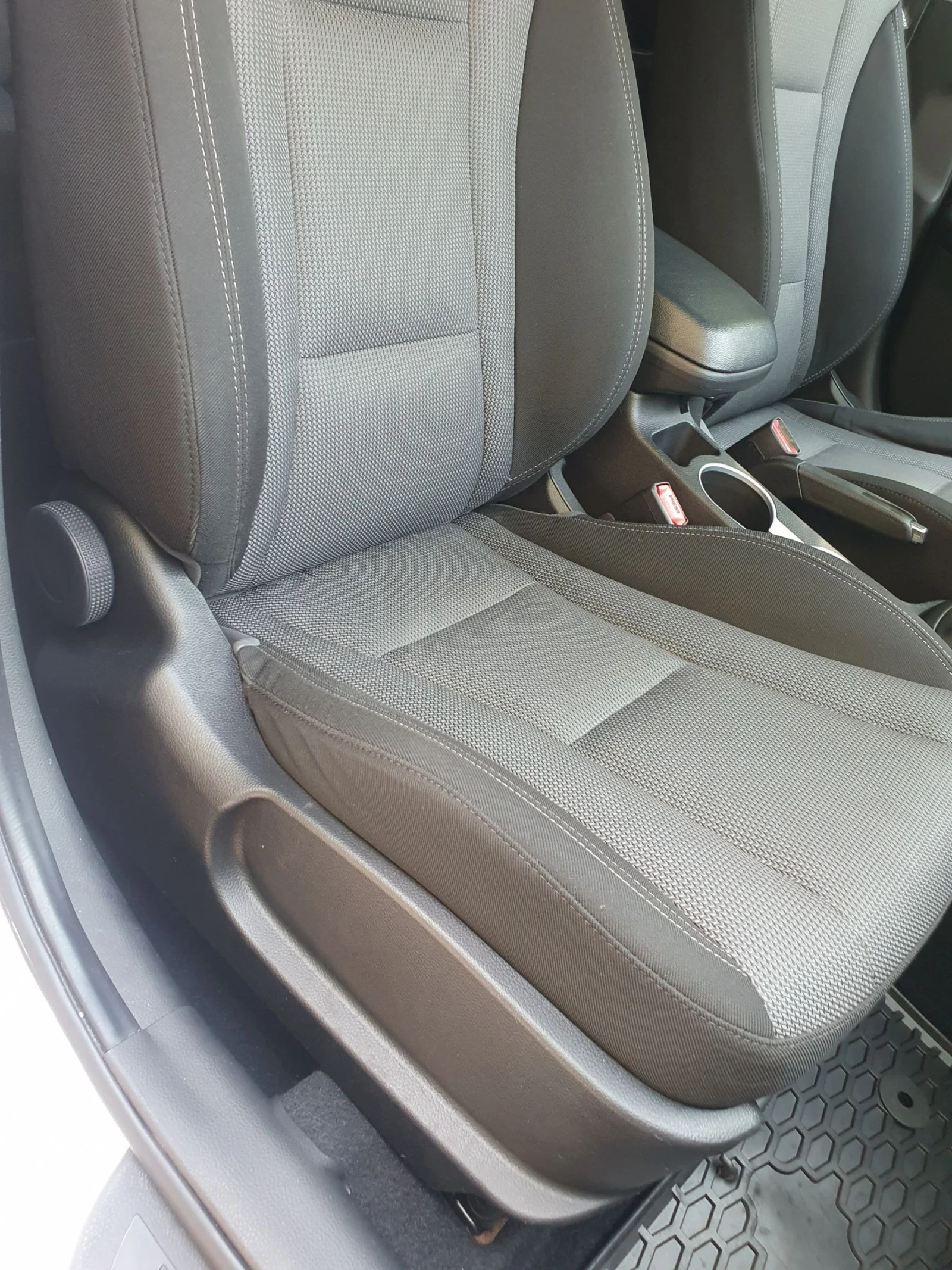 Hyundai I30 1.6 FULL NAVI  PODGREV KAMERA 6 skr  - изображение 8