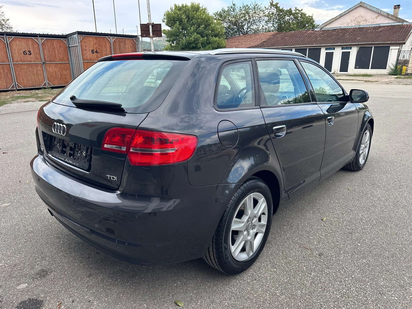 Audi A3 1.6TDI Автоматик Face Lift - изображение 7