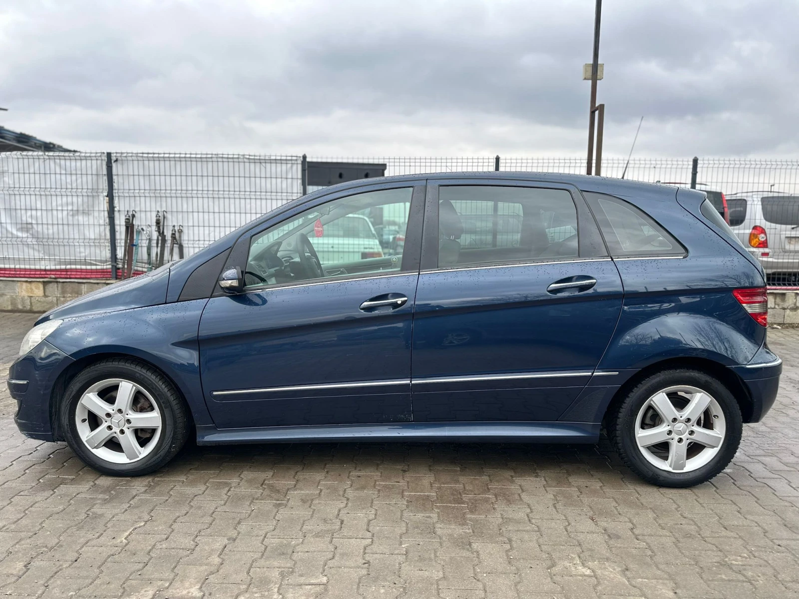 Mercedes-Benz B 200 / 2.0 D / 140 HP / AUTOMAT / NAVI / - изображение 2