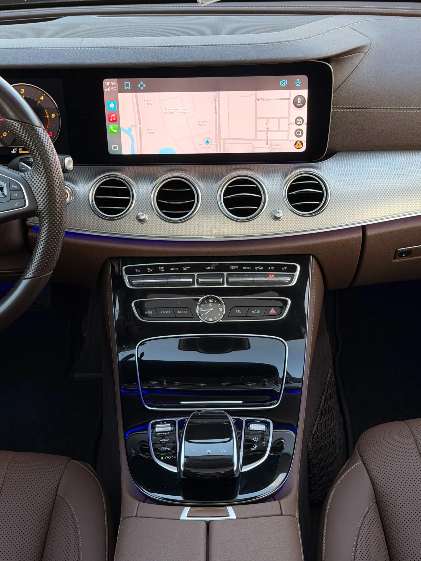 Mercedes-Benz E 220 - Amg - Full - Multibeam - Panorama - Head-up - , снимка 10 - Автомобили и джипове - 54348518