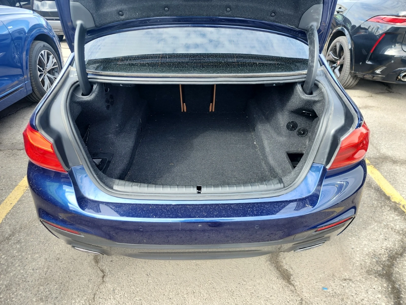 BMW 530 i xDrive/M-Pack/Digital/H&K/Pano, снимка 5 - Автомобили и джипове - 54913697