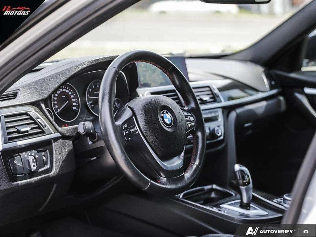 BMW 330 * 330i xDrive Sedan | LOADED | CERTIFIED * CARFAX , снимка 13 - Автомобили и джипове - 54966245