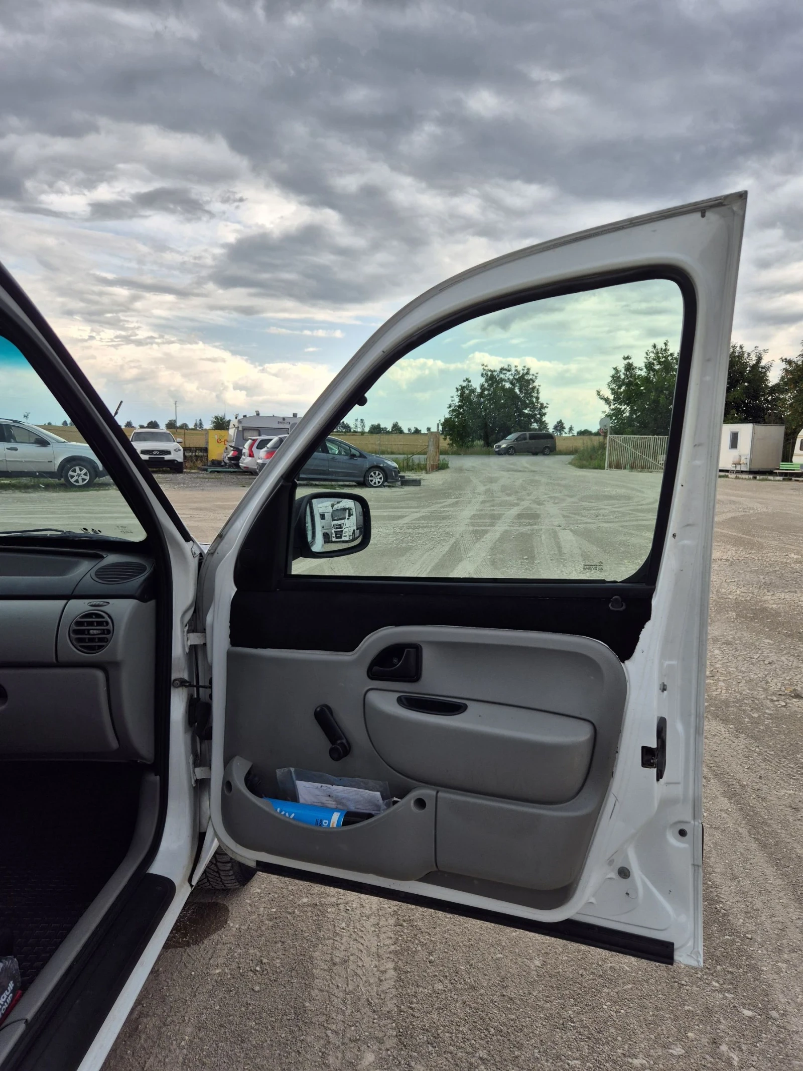 Renault Kangoo, снимка 8 - Автомобили и джипове - 55841037